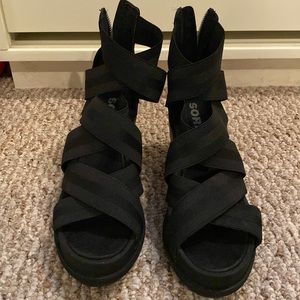 Sorel Joanie 2 black sandals. Size 9.